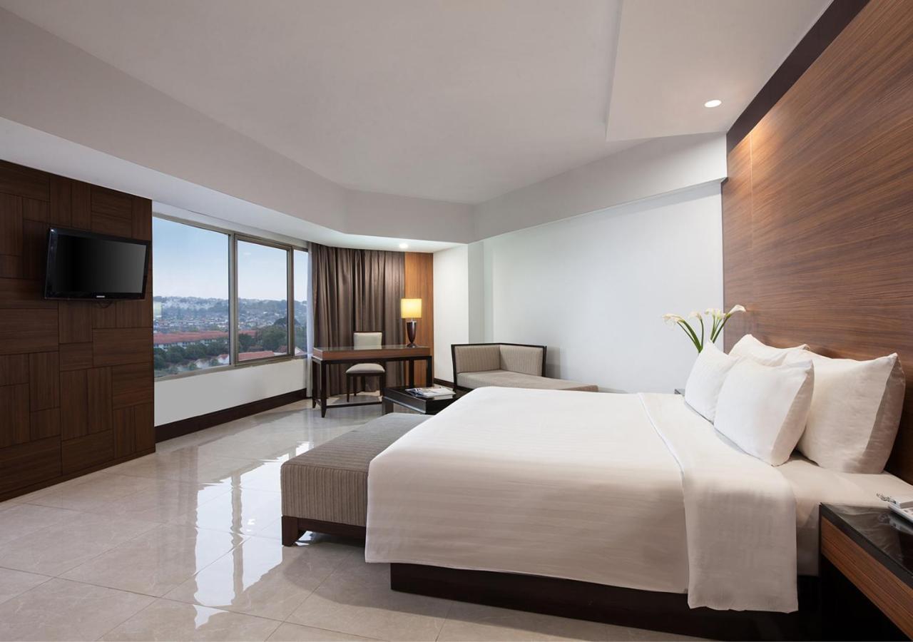 Santika Premiere 4*
