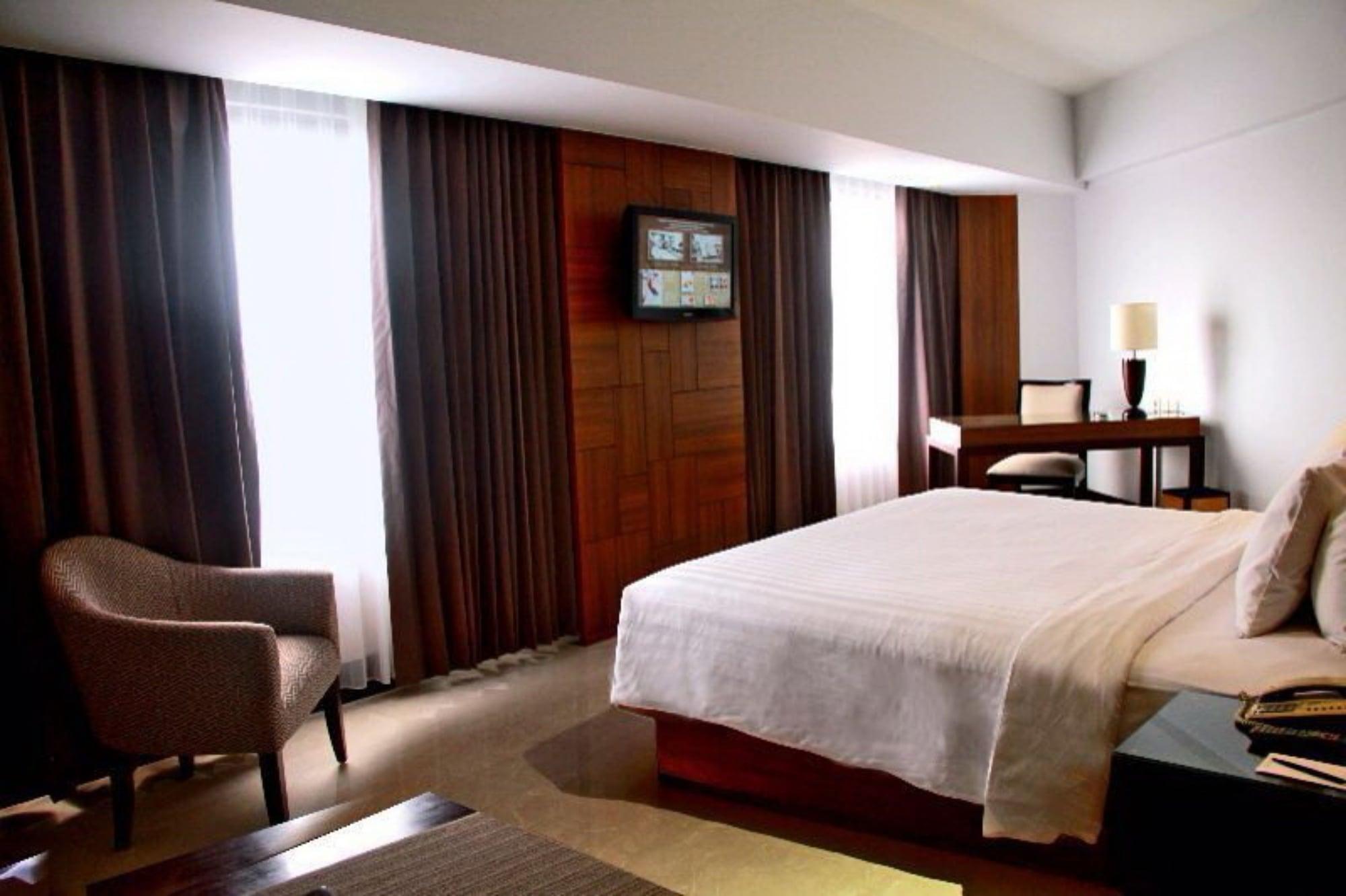 Santika Premiere 4*