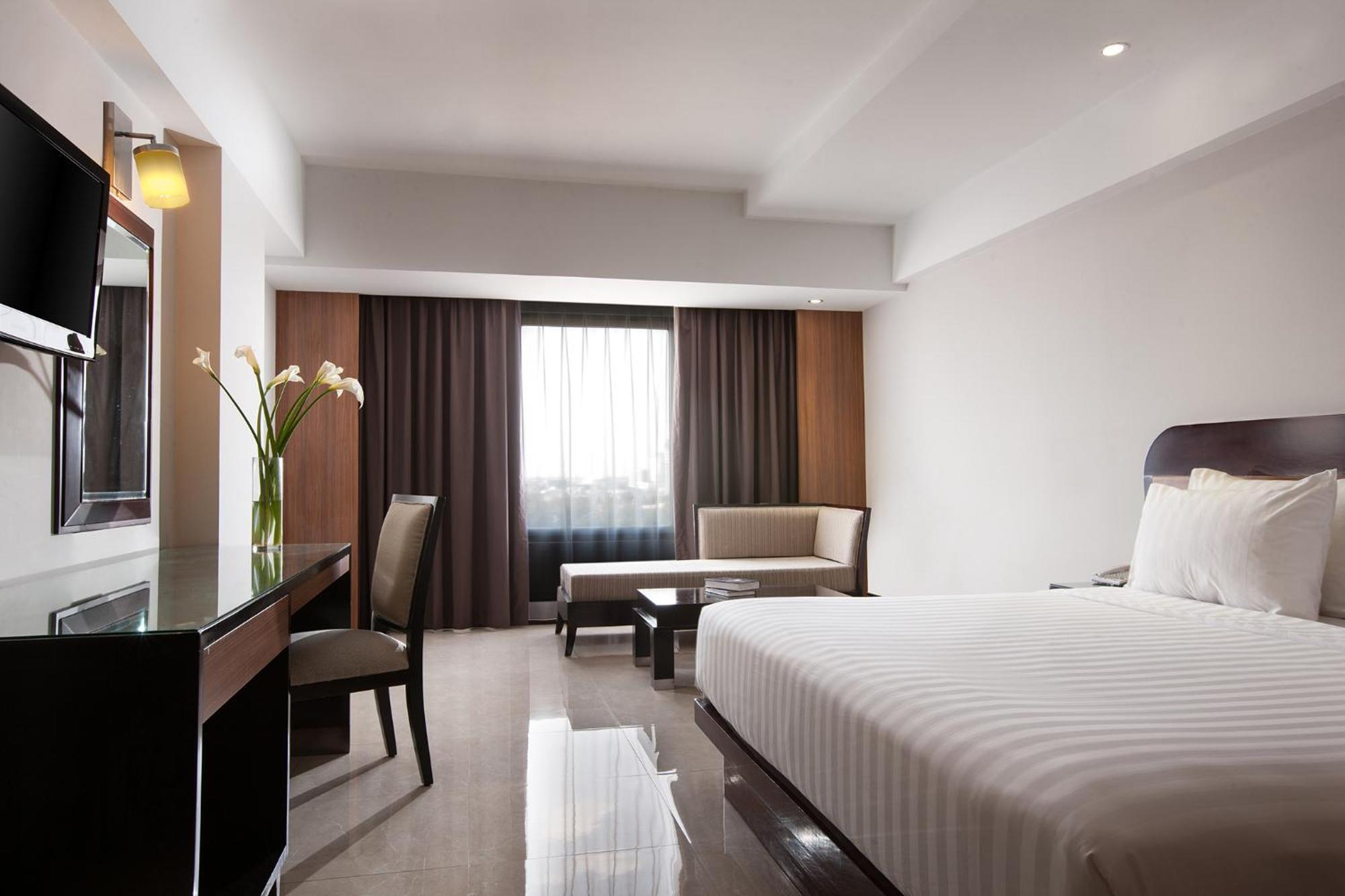 Santika Premiere 4*